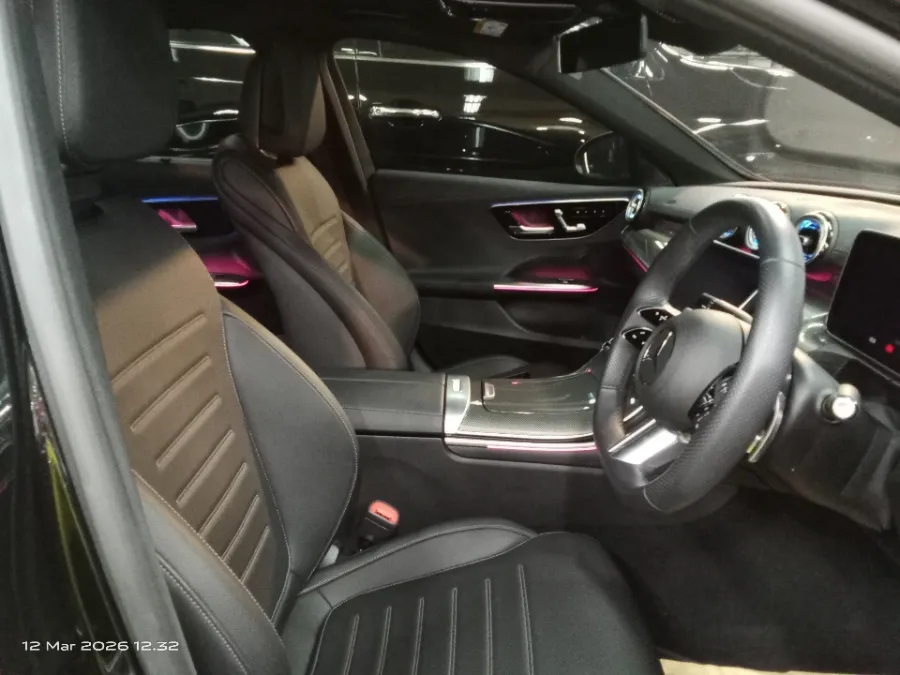 Foto Mobil Bekas Kabin Depan Mercedes-Benz C300 2.0 tahun 2023