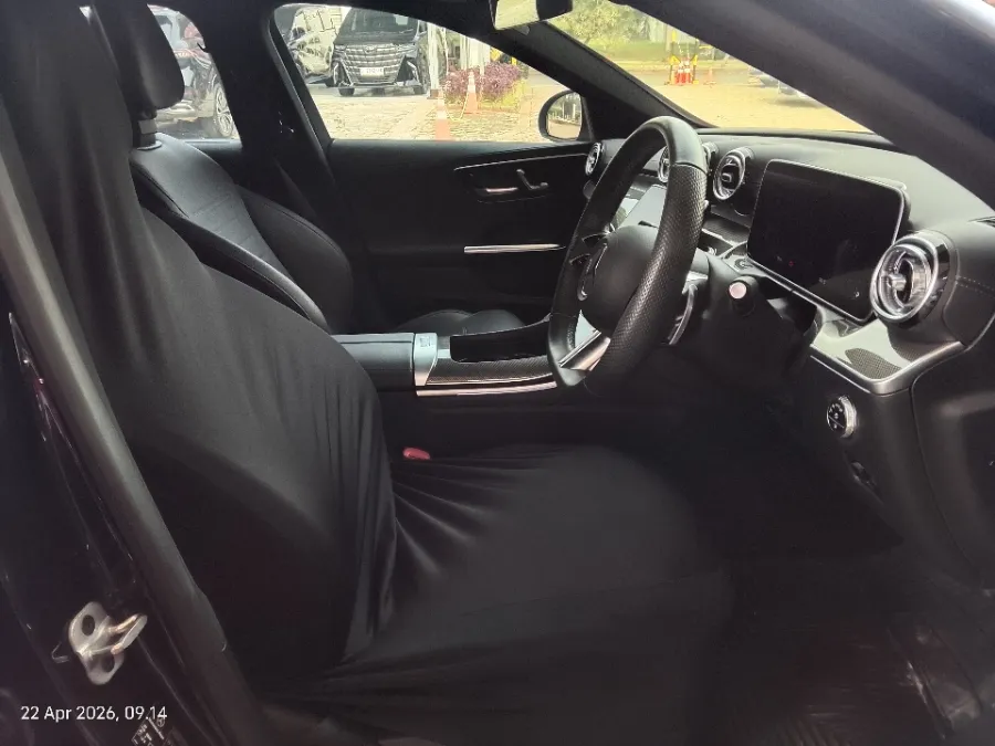 Foto Mobil Bekas Kabin Depan Mercedes-Benz C300 2.0 tahun 2023