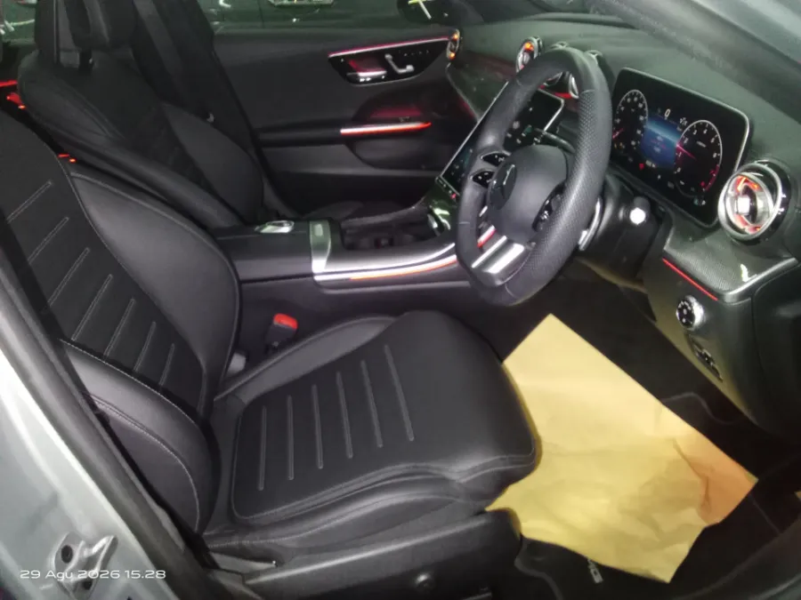 Foto Mobil Bekas Kabin Depan Mercedes-Benz C300 2.0 tahun 2023