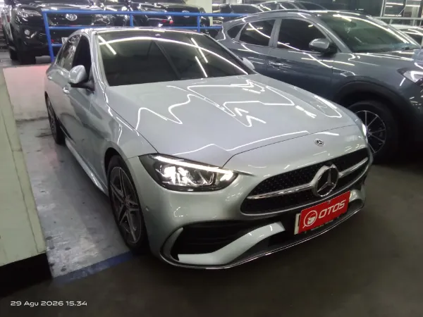 2023 Mercedes-Benz C300 2.0 - Foto 1 dari 6