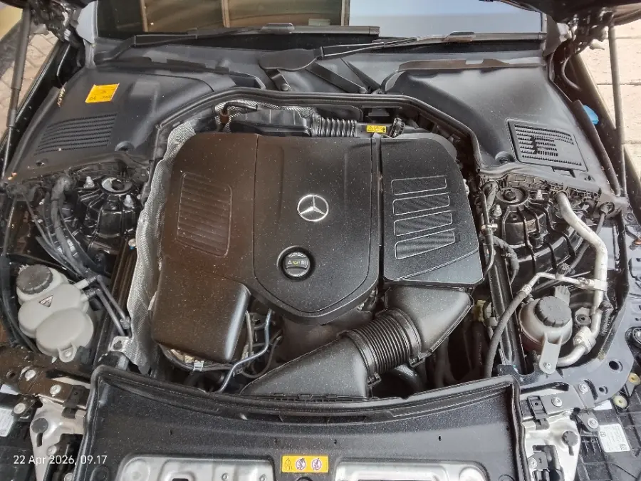 Foto Mobil Bekas Mesin Mercedes-Benz C300 2.0 tahun 2023