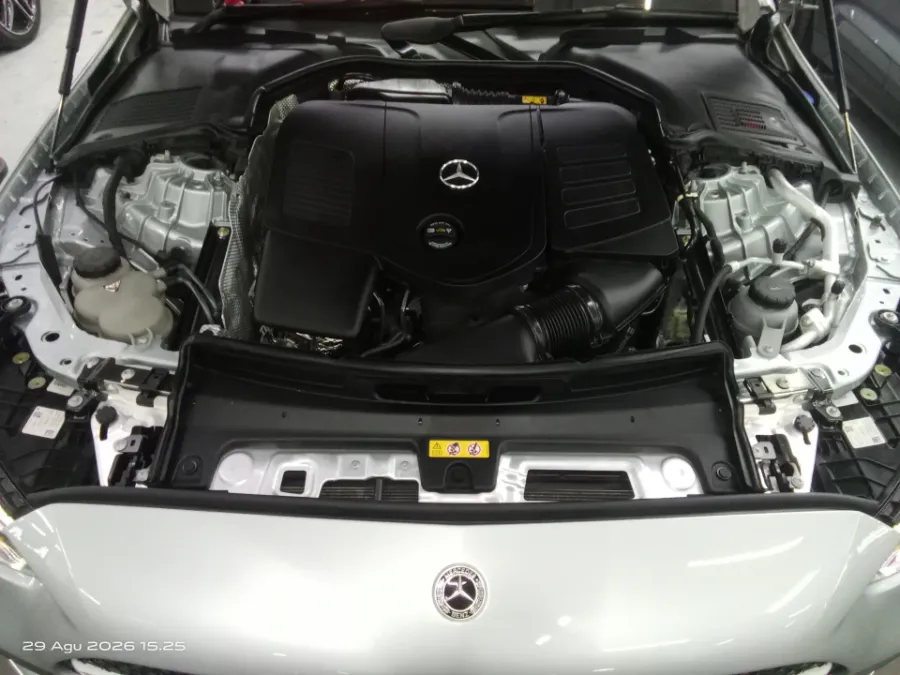 Foto Mobil Bekas Mesin Mercedes-Benz C300 2.0 tahun 2023