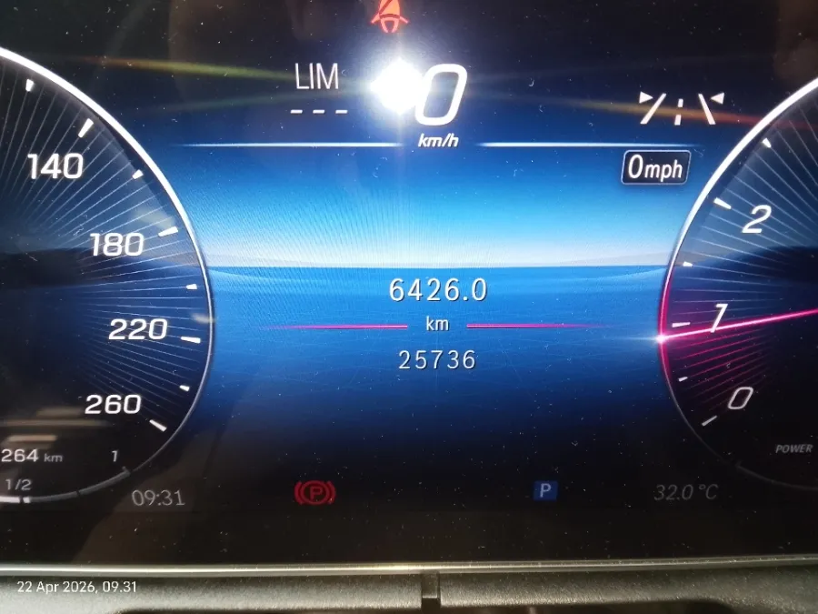 Foto Mobil Bekas Odometer Mercedes-Benz C300 2.0 tahun 2023