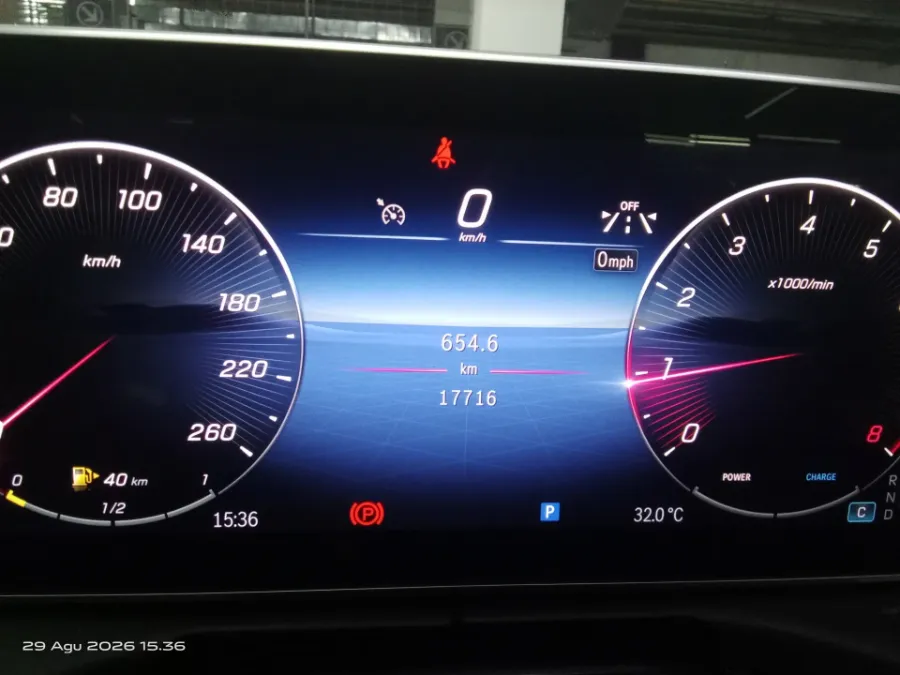 Foto Mobil Bekas Odometer Mercedes-Benz C300 2.0 tahun 2023