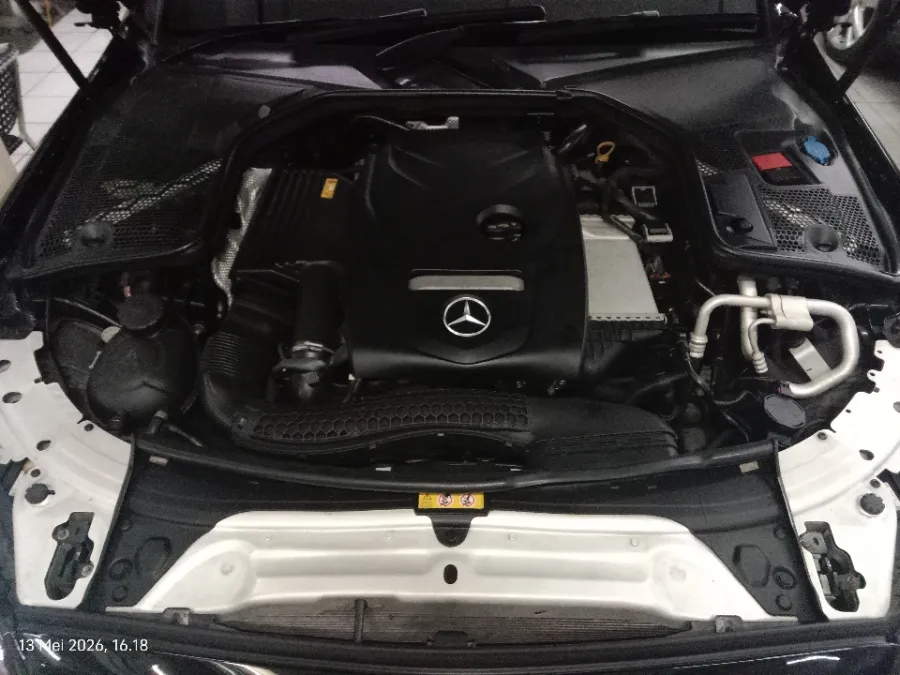Foto Mobil Bekas Mesin Mercedes-Benz C300 2.0 AMG tahun 2017