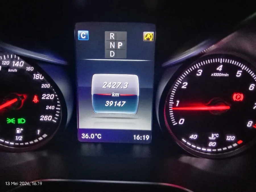 Foto Mobil Bekas Odometer Mercedes-Benz C300 2.0 AMG tahun 2017