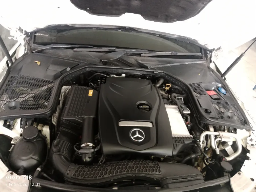 Foto Mobil Bekas Mesin Mercedes-Benz C300 2.0 AMG tahun 2018