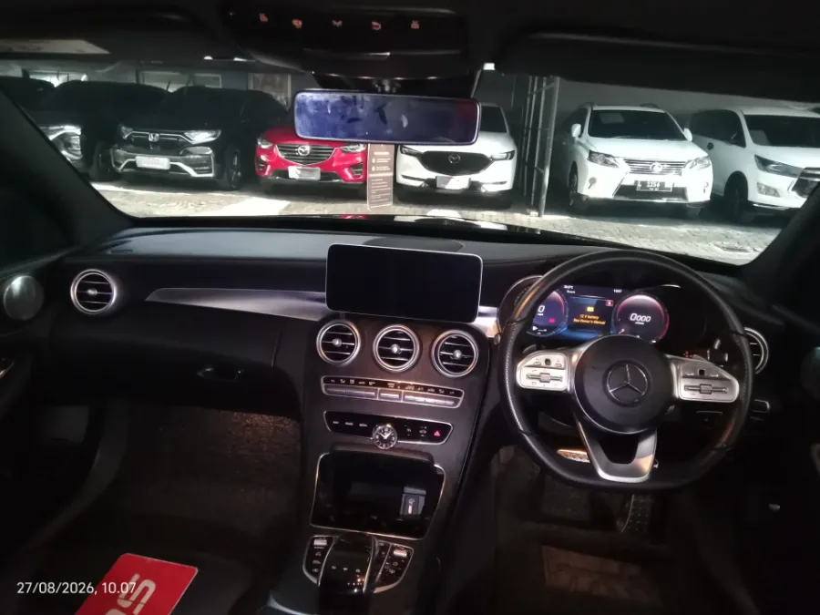 Foto Mobil Bekas Dashboard Mercedes-Benz C300 2.0 AMG tahun 2019