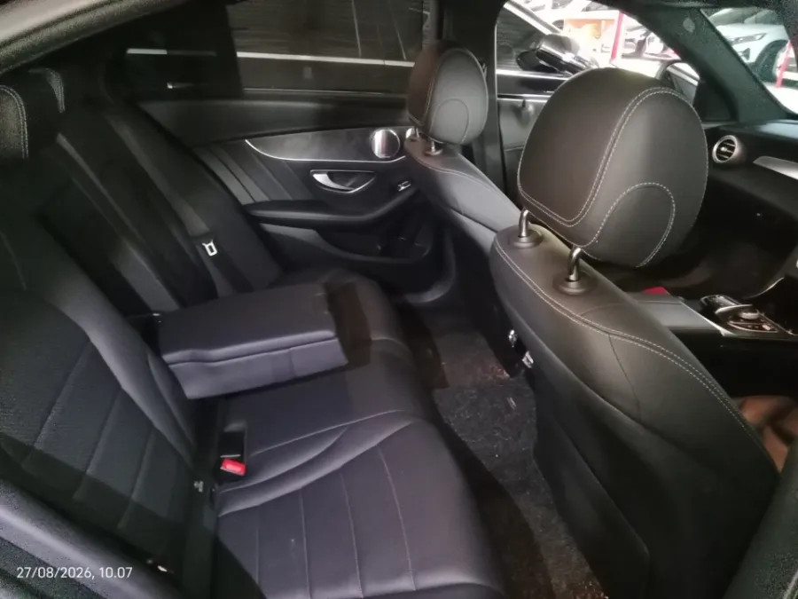 Foto Mobil Bekas Kabin Belakang Mercedes-Benz C300 2.0 AMG tahun 2019