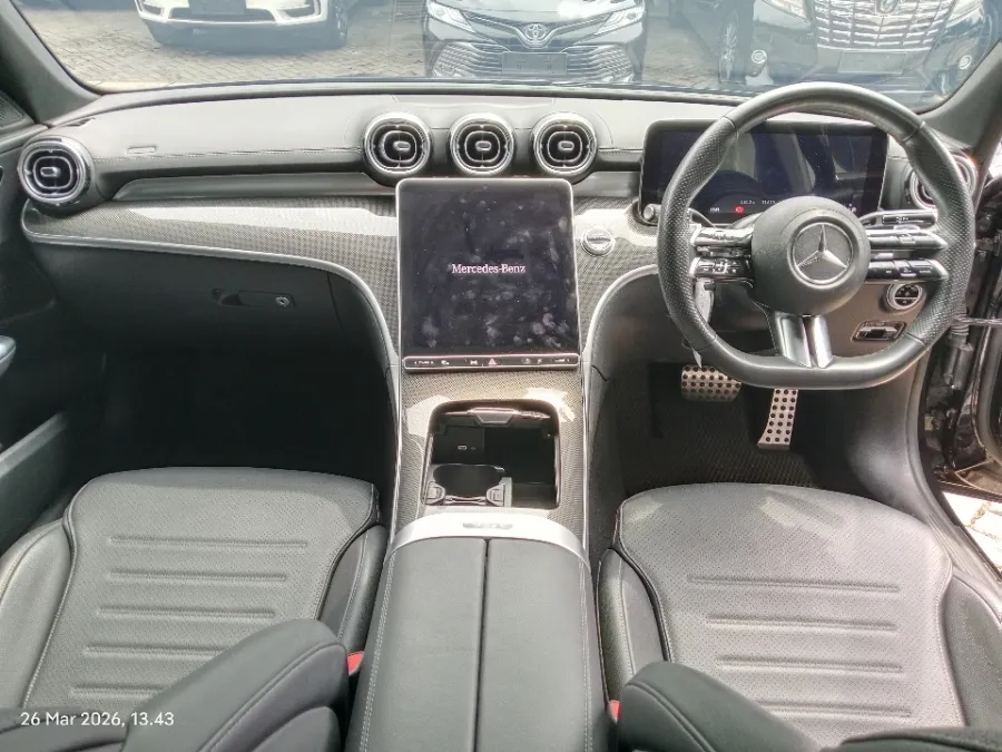Foto Mobil Bekas Dashboard Mercedes-Benz C300 2.0 AMG tahun 2022