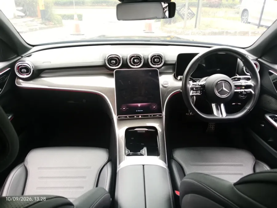 Foto Mobil Bekas Dashboard Mercedes-Benz C300 2.0 AMG tahun 2022