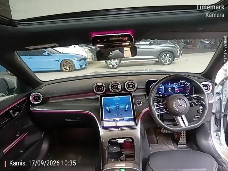 Foto Mobil Bekas Dashboard Mercedes-Benz C300 2.0 AMG tahun 2022