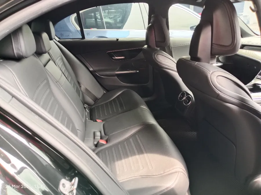 Foto Mobil Bekas Kabin Belakang Mercedes-Benz C300 2.0 AMG tahun 2022