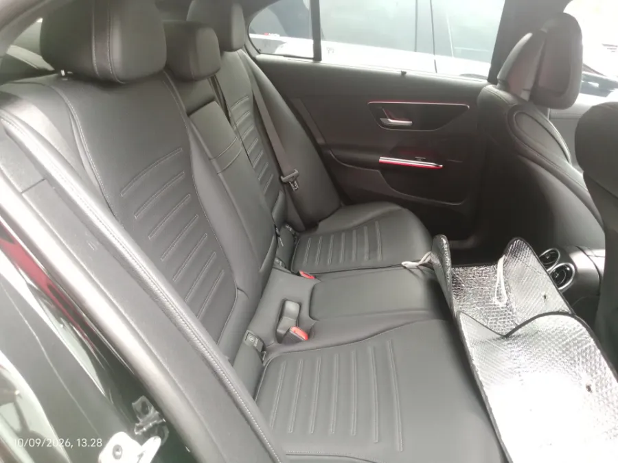 Foto Mobil Bekas Kabin Belakang Mercedes-Benz C300 2.0 AMG tahun 2022