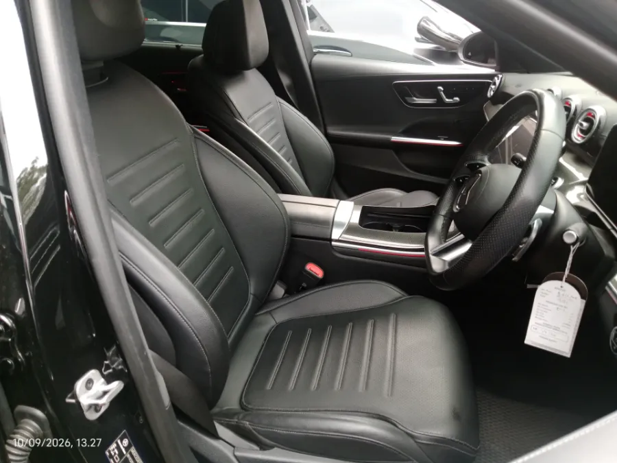 Foto Mobil Bekas Kabin Depan Mercedes-Benz C300 2.0 AMG tahun 2022
