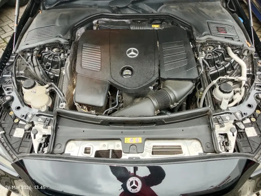 Foto Mobil Bekas Mesin Mercedes-Benz C300 2.0 AMG tahun 2022