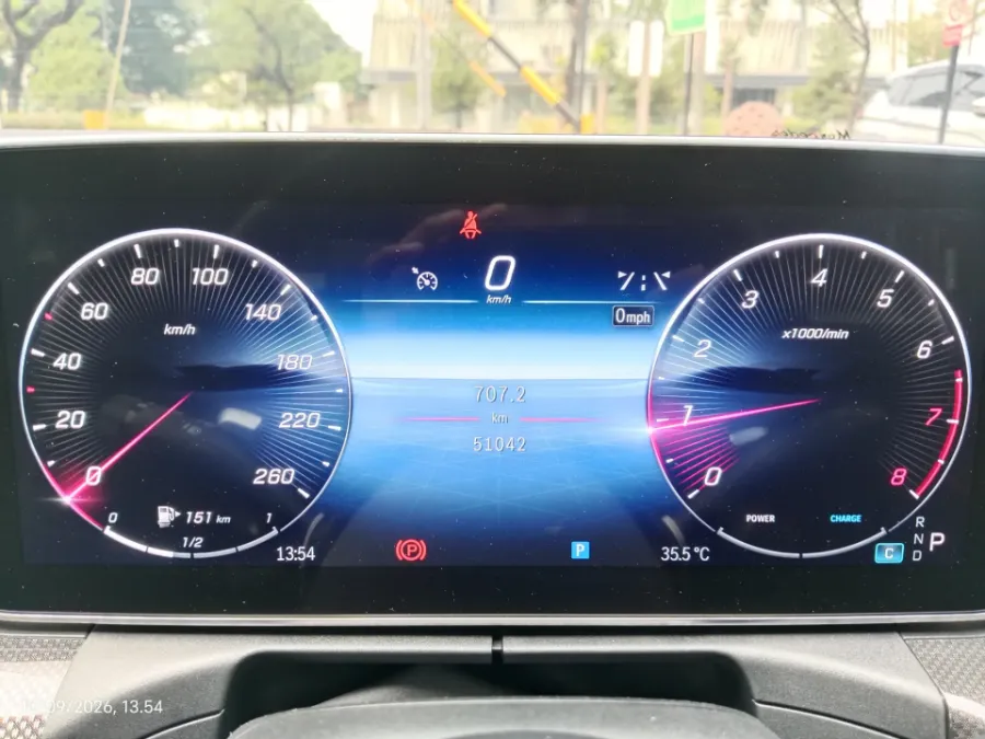 Foto Mobil Bekas Odometer Mercedes-Benz C300 2.0 AMG tahun 2022