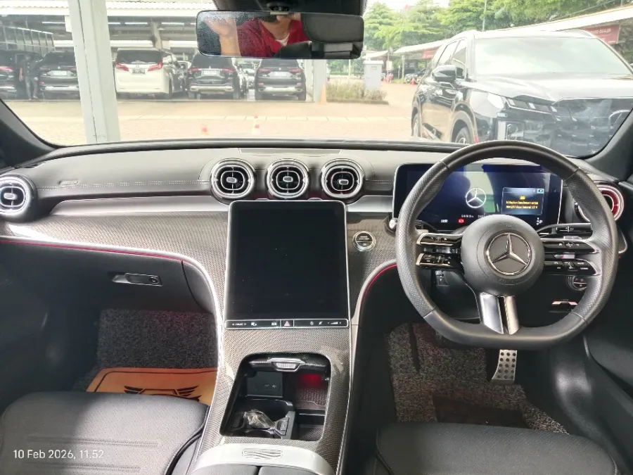 Foto Mobil Bekas Dashboard Mercedes-Benz C300 2.0 AMG tahun 2023