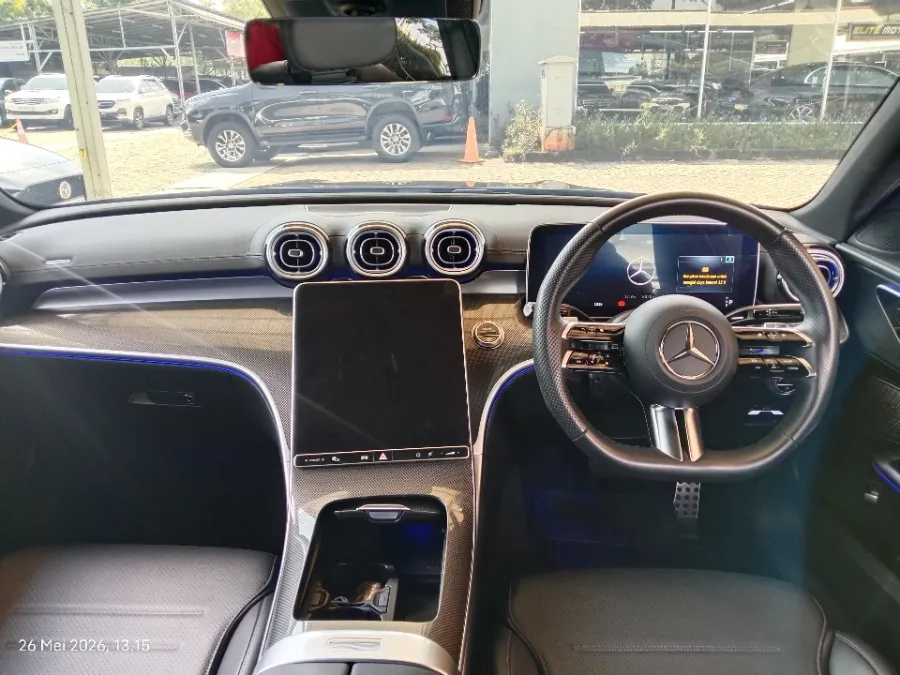 Foto Mobil Bekas Dashboard Mercedes-Benz C300 2.0 AMG tahun 2023