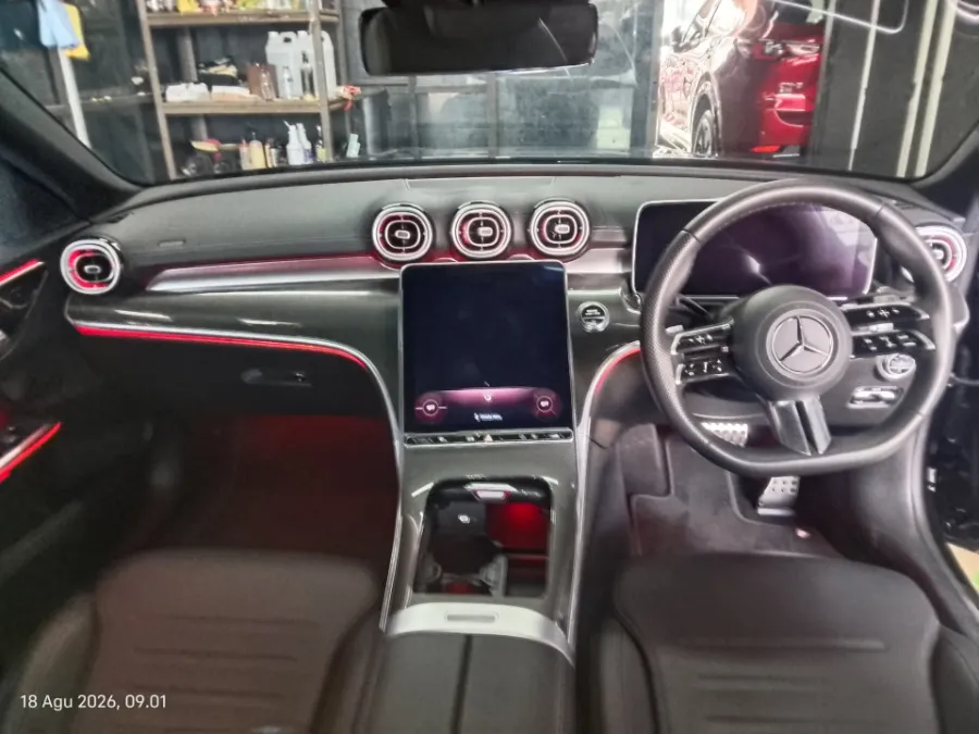 Foto Mobil Bekas Dashboard Mercedes-Benz C300 2.0 AMG tahun 2023