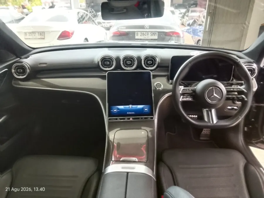 Foto Mobil Bekas Dashboard Mercedes-Benz C300 2.0 AMG tahun 2023
