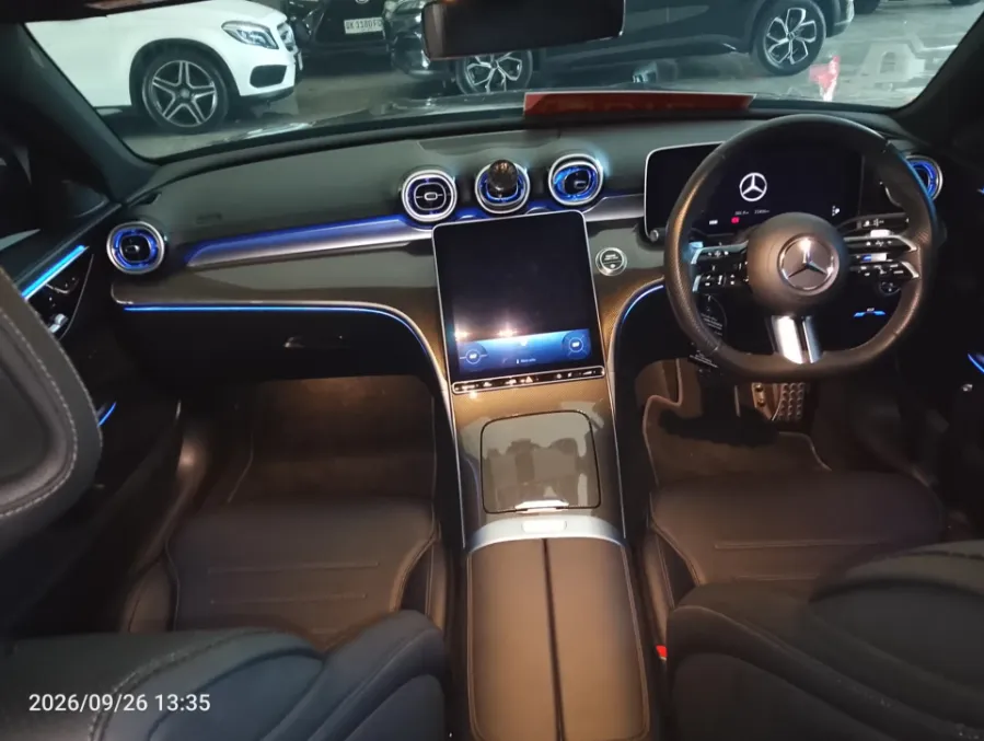 Foto Mobil Bekas Dashboard Mercedes-Benz C300 2.0 AMG tahun 2023