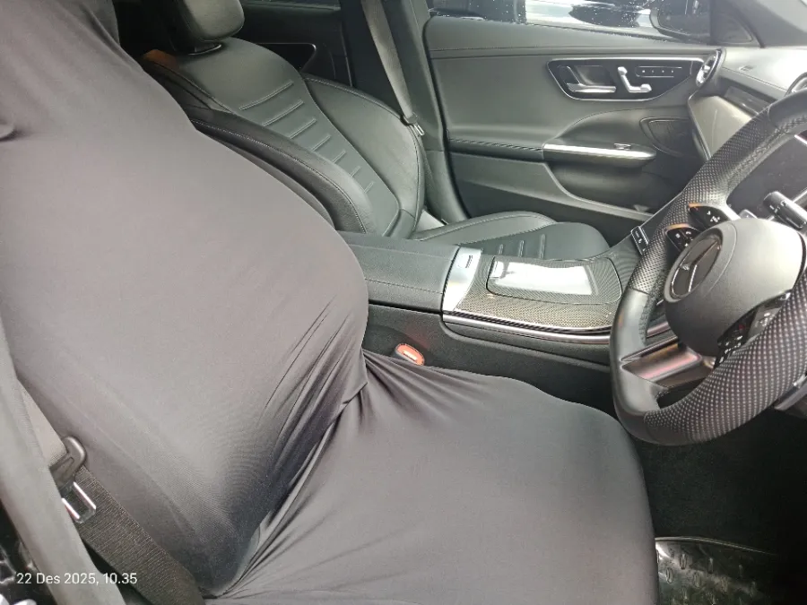 Foto Mobil Bekas Kabin Depan Mercedes-Benz C300 2.0 AMG tahun 2023