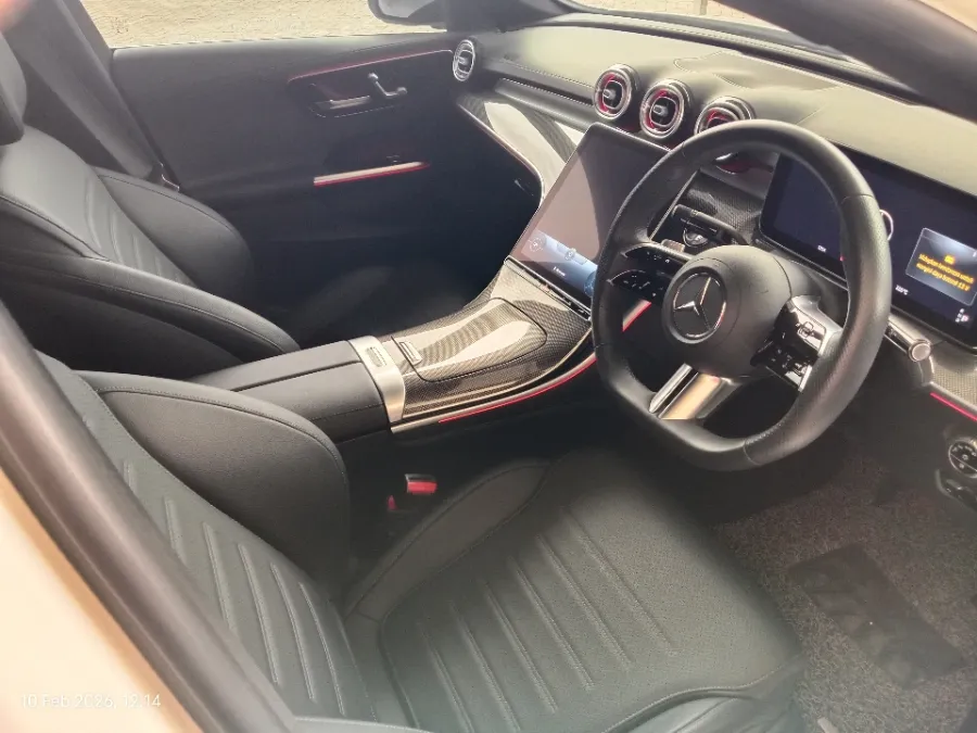 Foto Mobil Bekas Kabin Depan Mercedes-Benz C300 2.0 AMG tahun 2023