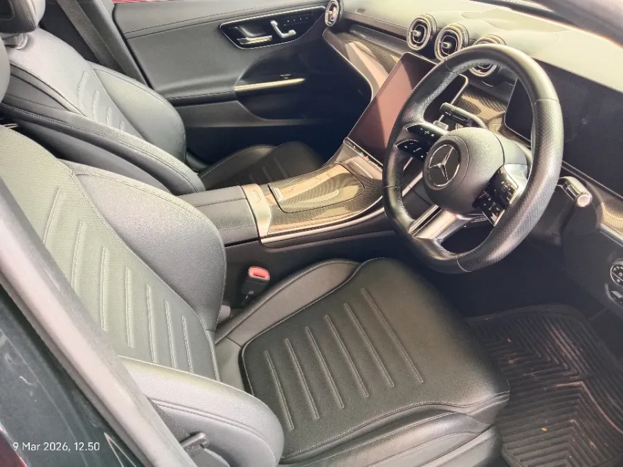 Foto Mobil Bekas Kabin Depan Mercedes-Benz C300 2.0 AMG tahun 2023