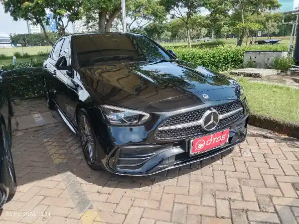 2023 Mercedes-Benz C300 2.0 AMG - Foto 1 dari 6