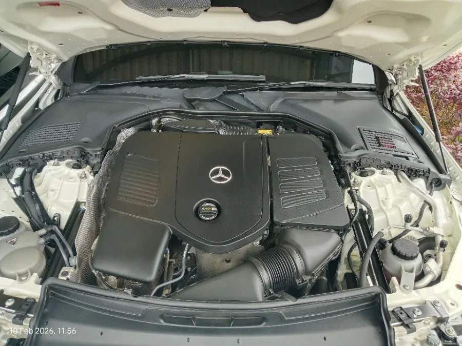 Foto Mobil Bekas Mesin Mercedes-Benz C300 2.0 AMG tahun 2023