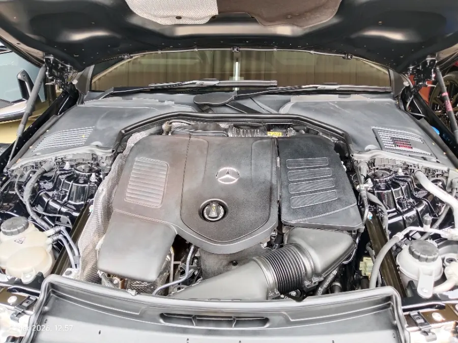 Foto Mobil Bekas Mesin Mercedes-Benz C300 2.0 AMG tahun 2023