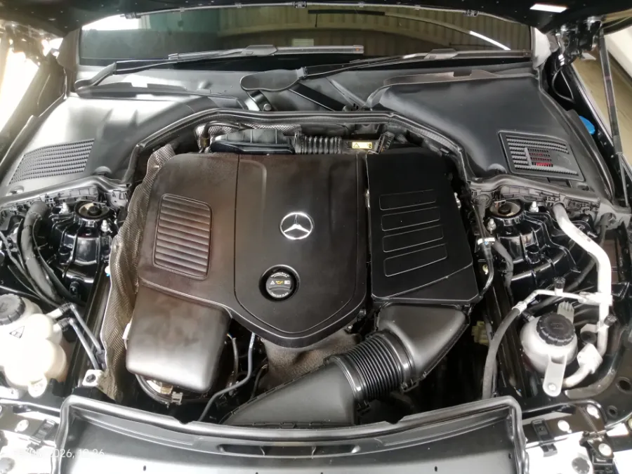Foto Mobil Bekas Mesin Mercedes-Benz C300 2.0 AMG tahun 2023