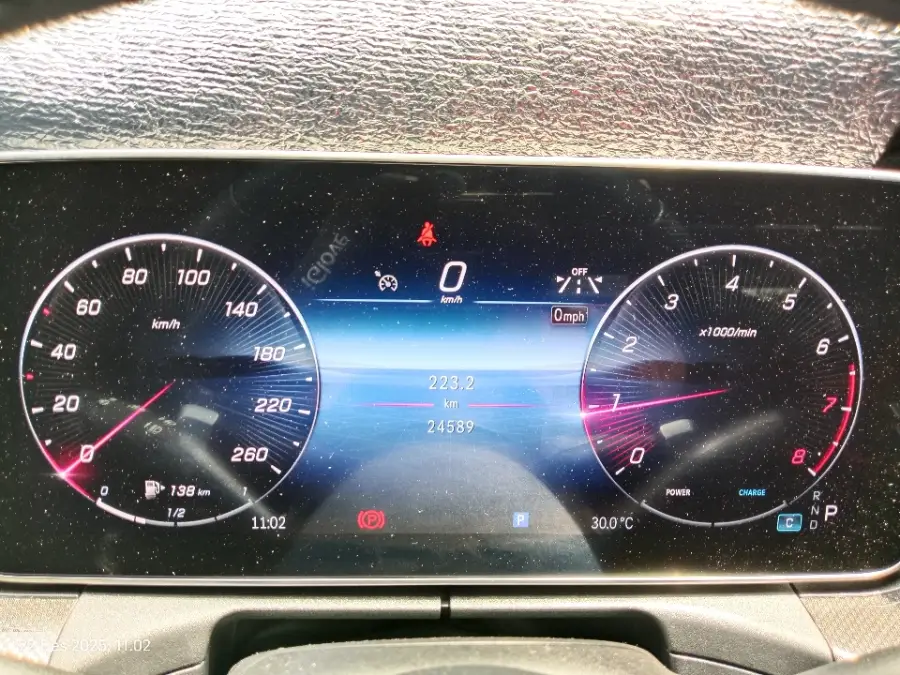 Foto Mobil Bekas Odometer Mercedes-Benz C300 2.0 AMG tahun 2023