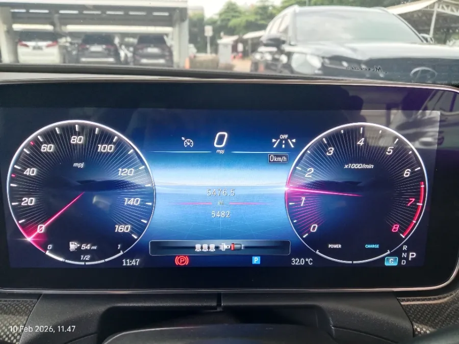 Foto Mobil Bekas Odometer Mercedes-Benz C300 2.0 AMG tahun 2023