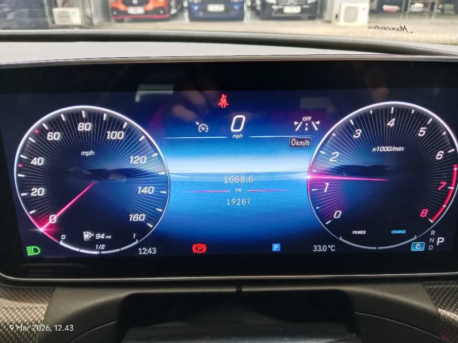 Foto Mobil Bekas Odometer Mercedes-Benz C300 2.0 AMG tahun 2023