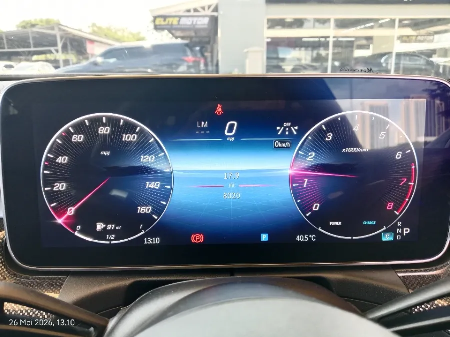 Foto Mobil Bekas Odometer Mercedes-Benz C300 2.0 AMG tahun 2023
