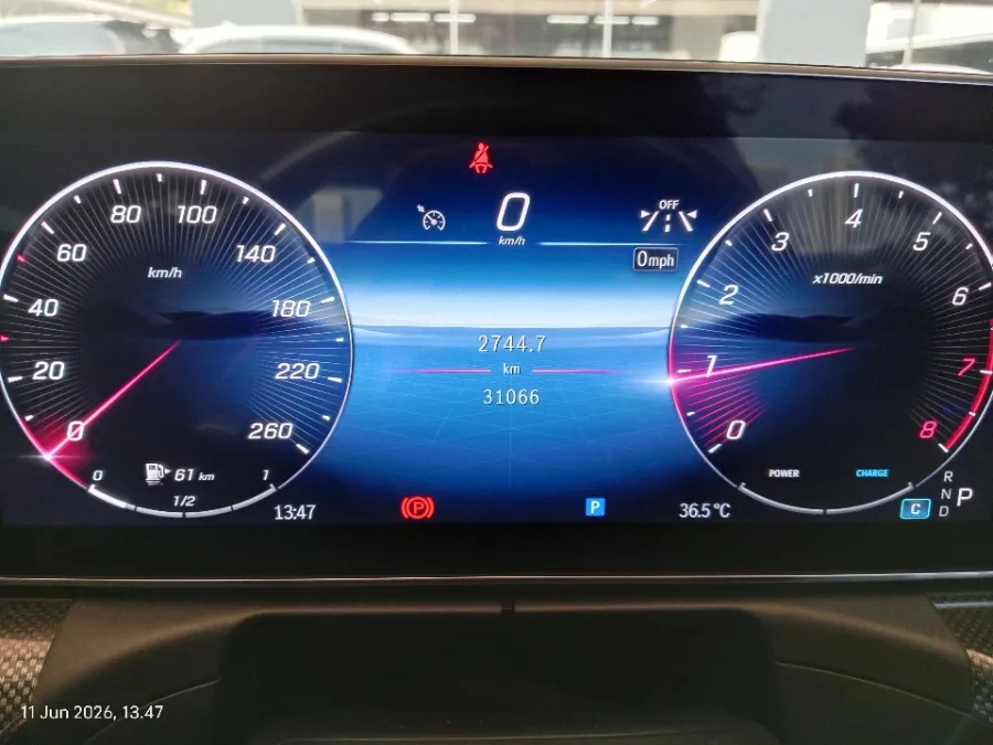 Foto Mobil Bekas Odometer Mercedes-Benz C300 2.0 AMG tahun 2023