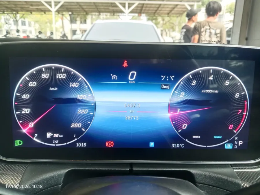 Foto Mobil Bekas Odometer Mercedes-Benz C300 2.0 AMG tahun 2023