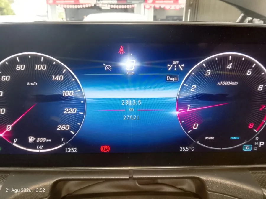 Foto Mobil Bekas Odometer Mercedes-Benz C300 2.0 AMG tahun 2023