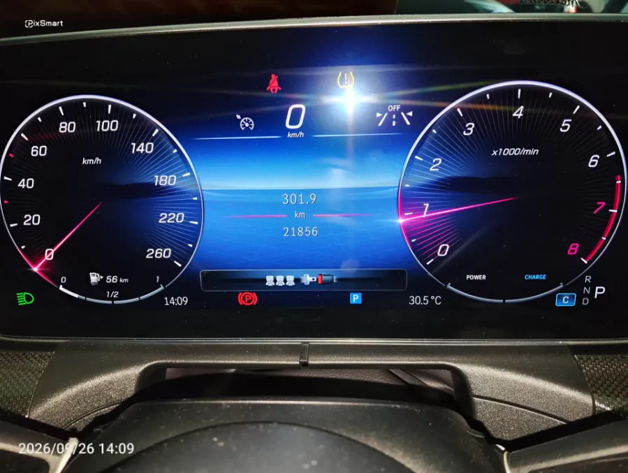 Foto Mobil Bekas Odometer Mercedes-Benz C300 2.0 AMG tahun 2023