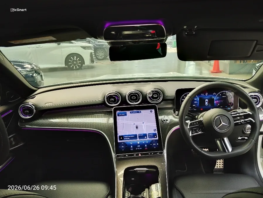 Foto Mobil Bekas Dashboard Mercedes-Benz C300 2.0 AMG tahun 2024