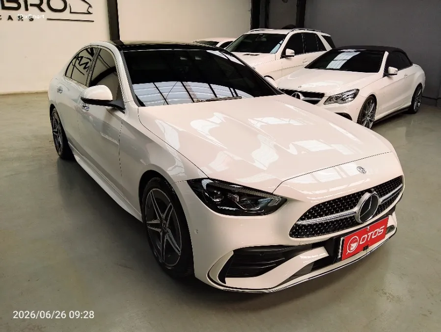 Foto Mobil Bekas Kanan Depan Mercedes-Benz C300 2.0 AMG tahun 2024