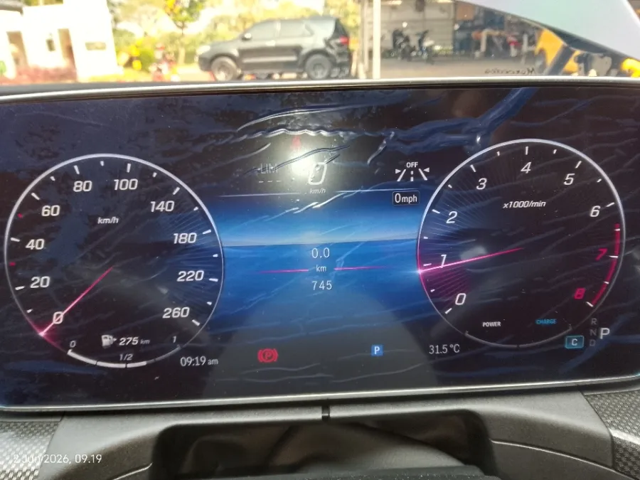 Foto Mobil Bekas Odometer Mercedes-Benz C300 2.0 AMG tahun 2024
