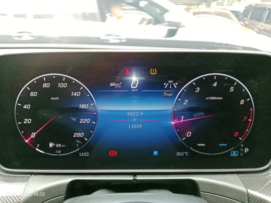 Foto Mobil Bekas Odometer Mercedes-Benz C300 2.0 AMG tahun 2024