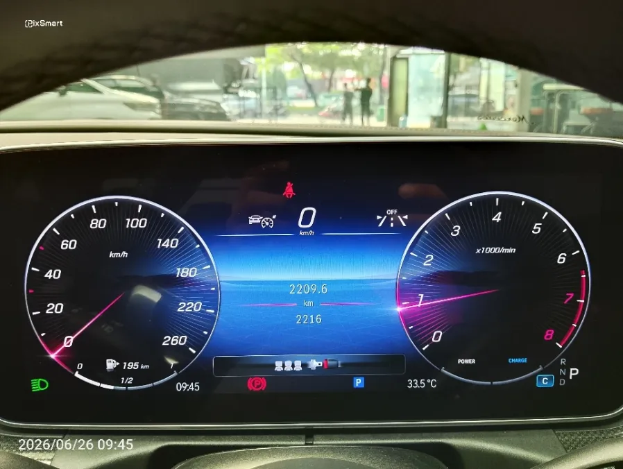 Foto Mobil Bekas Odometer Mercedes-Benz C300 2.0 AMG tahun 2024