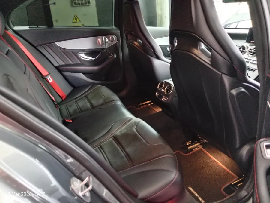 Foto Mobil Bekas Kabin Belakang Mercedes-Benz C43 3.0 tahun 2017