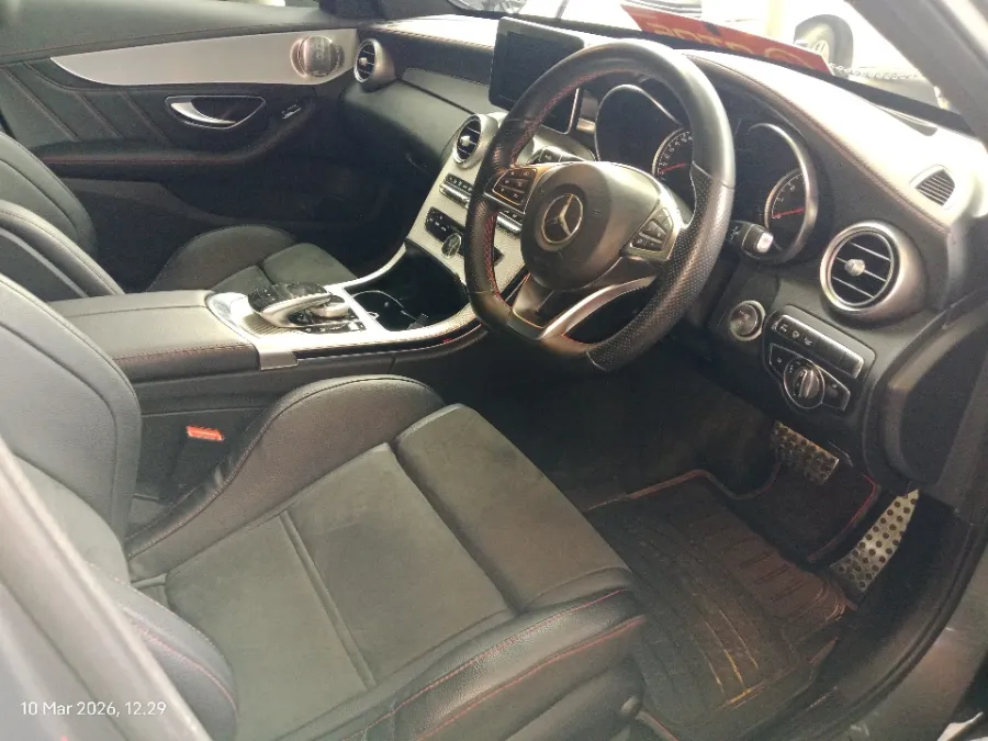 Foto Mobil Bekas Kabin Depan Mercedes-Benz C43 3.0 tahun 2017
