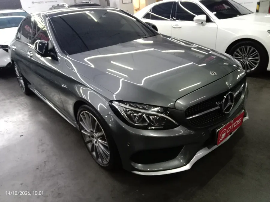 Foto Mobil Bekas Kanan Depan Mercedes-Benz C43 3.0 tahun 2017