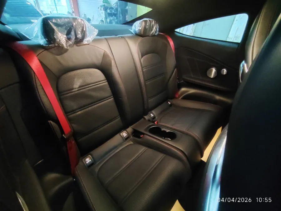 Foto Mobil Bekas Kabin Belakang Mercedes-Benz C43 3.0 tahun 2019